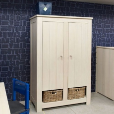 Kleiderschrank mit K�rben Trevor Bopita